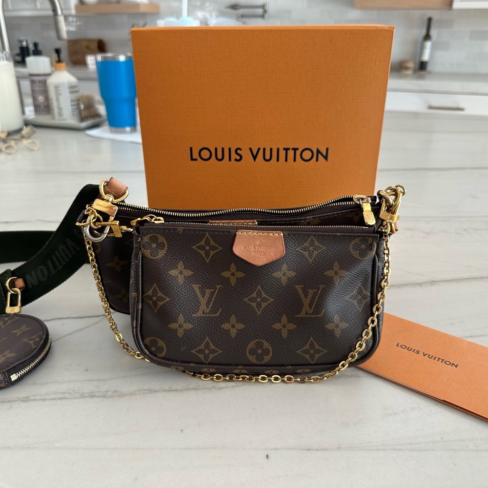 Multi Pochette Accessories Khaki, pre owned, great condition. Louis Vuitton